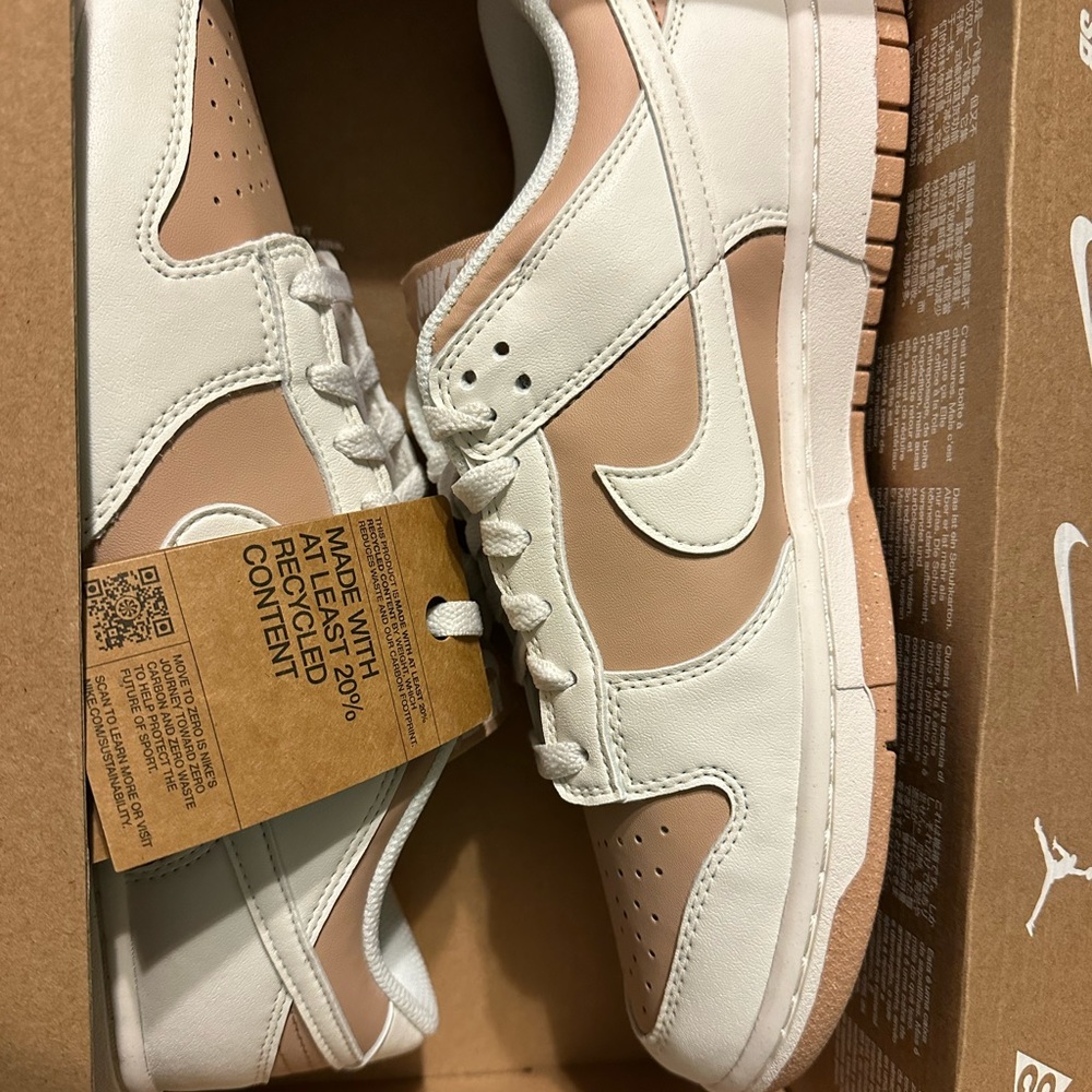 Women’s Nike dunk low color hemp/sail size 9 new in box